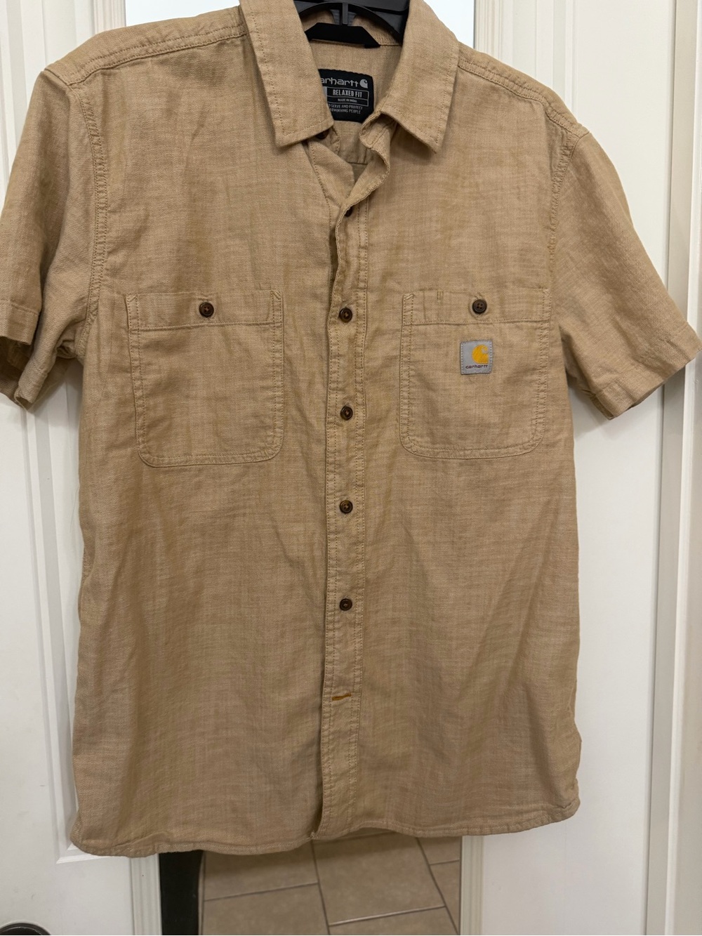 Carhartt Short-Sleeve Button-Down Shirt in Khaki Tan